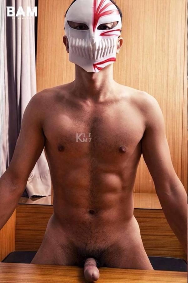 BE-A-MODEL-1-創刊號-X-ISSUE-面具男的情慾世界